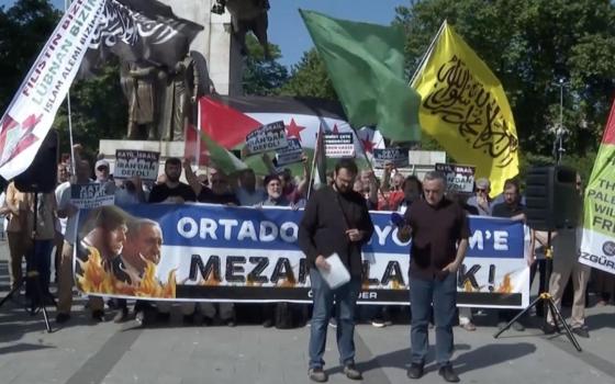 "الاحتلال ينافق ويخادع".. آلاف المتظاهرين في إسطنبول رفضًا للعدوان الصهيوني على غزة وإيران