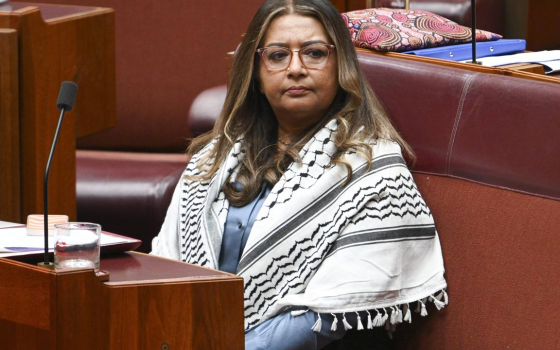 ينبغي على جامعة ملبورن الاعتذار عن الحملة الشعواء ضد المدافعين عن فلسطين مهرين فاروقي، نائبة زعيمة حزب الخضر الأسترالي-