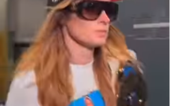 مصارعة أيرلندية ترتدي قميصًا بصور “مس راشيل” لدفاعها عن غزة