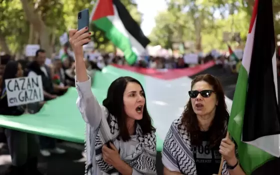 100 مكتبة في كاتالونيا تدين الإبادة وتدعو لقطع العلاقات مع الاحتلال