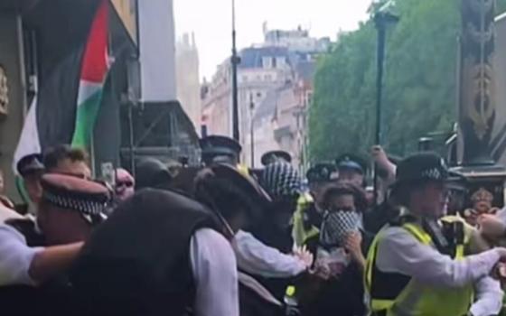 في “كينغز كوليدج لندن”..  100 طالب يحتجون مناصرةً لحقوق الشعب الفلسطيني