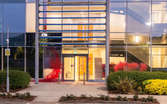 حركة فلسطين تستهدف شركة داعمة للمصنع الإسرائيلي “إلبيت”