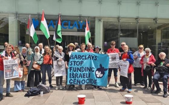 "قاطعوا باركليز" دعوات للمودعين في بنك "باركليز" لسحب أموالهم دعمًا لغزة