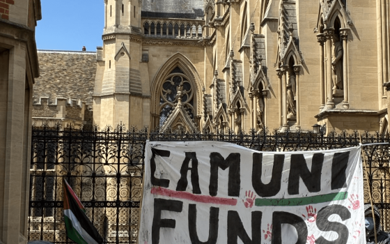 "هذه الأوامر القضائية تُجَرِّم حرية التعبير وتُخفي الإجماع الطلابي الرافض لشراكة الجامعة مع الإبادة الجماعية."  منظمة كامبريدج من أجل فلسطين (C4P)