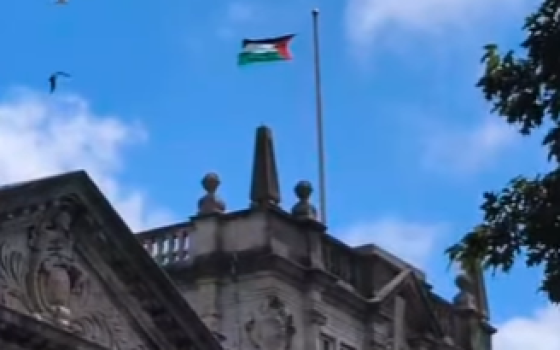 رفع العلم الفلسطيني فوق جامعة “كارديف”