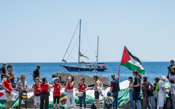 “نطالب بمرور آمن”.. ناشطو "مادلين" يواصلون الإبحار رغم تهديد مسيّرة