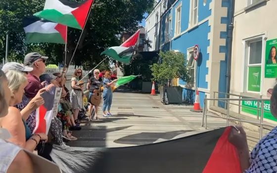 وقفة احتجاجية ضد منع أطفال فلسطين من دخول أيرلندا