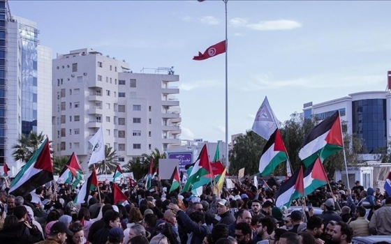 عشرات التونسيين يتظاهرون رفضًا للإبادة والتجويع بغزة
