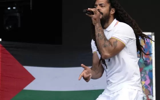 "الموت للجيش الإسرائيلي".. تحقيق جنائي ضد فرقتين هتفتا لفلسطين في مهرجان “غلاستنبري”