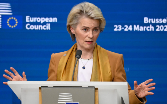 "الصور القادمة من غزة، حيث يُستهدف المدنيون أثناء طلبهم المساعدة، لا تُحتمل ويجب أن يتوقف هذا الآن." أورسولا فون دير لاين، رئيسة المفوضية الأوروبية