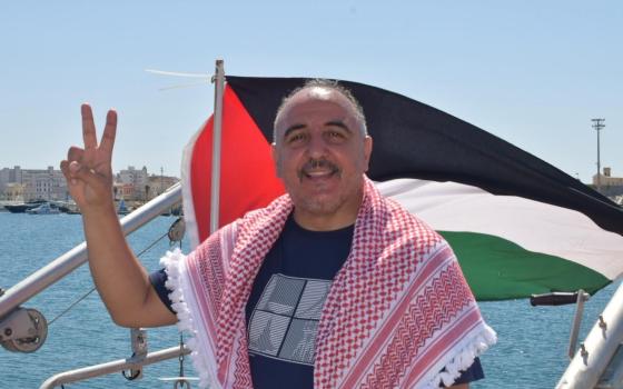 "نتجه لكسر الحصار على غزة ونتوقع أن تواجه حنظلة مصير مادلين" حاتم العويني| ناشط تونسي مشارك بسفينة "حنظلة"