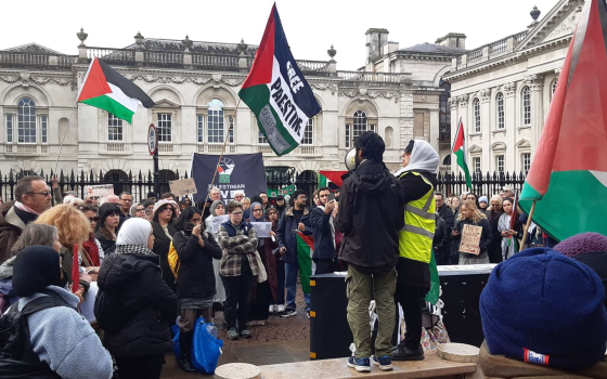 رسالة مسربة!.. أستاذ في كامبريدج حذّر الطلاب من المطالبة بسحب الاستثمارات