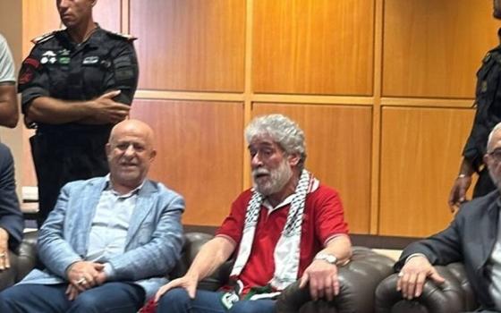 “للأسف، ملايين العرب يتفرجون على أطفال فلسطين وهم يموتون من الجوع، وهذا معيب للتاريخ”، المناضل اللبناني : جورج عبدالله