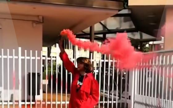 "تسلح إسرائيل" نشطاء يحاصرون قسم المروحيات لشركة "ليوناردو" بإيطاليا