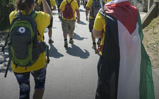 فلسطين حاضرة بعلمها.. آلاف يحيون ذكرى مجزرة سربرينيتسا  في البوسنة