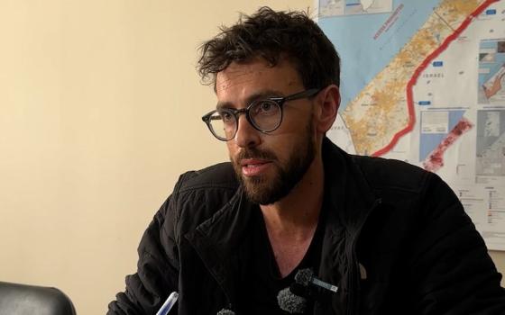 "إسرائيل" ترفض تمديد تأشيرة مسؤول أممي بعد إدانته الإبادة  بغزة