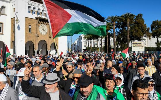 في طنجة آلاف المغاربة يتظاهرون رفضًا للإبادة بغزة ودعمًا لفلسطين