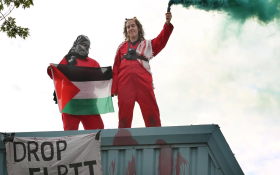 رغم حظرها.. حركة فلسطين تستهدف المصنع الإسرائيلي “إلبيت”