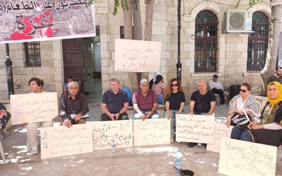 لليوم الثالث..  إضراب مستمر عن الطعام برام الله رفضًا للتجويع بغزة