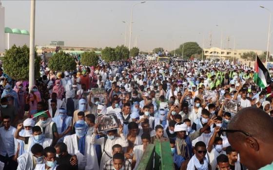 مئات الموريتانيين يتظاهرون للمطالبة بوقف الإبادة