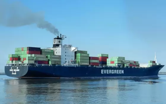 عمال موانئ يونانيون يرفضون تفريغ شحنة فولاذ للاحتلال