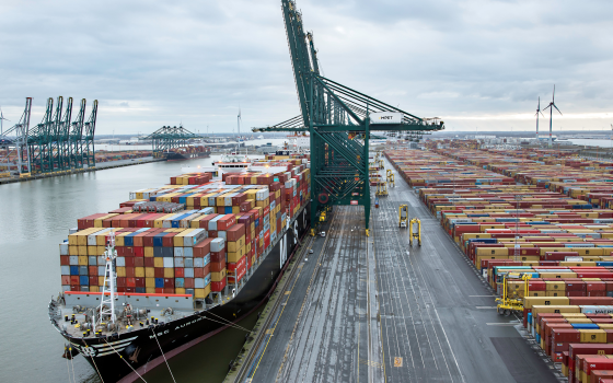 تساهم بصناعة الدبابات.. منظمات بلجيكية تطالب بوقف شحنة متجهة للاحتلال