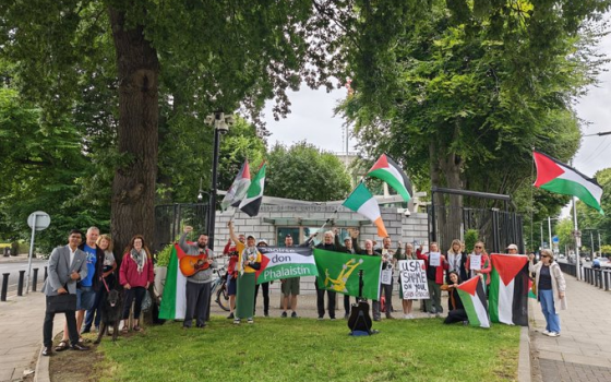 احتجاج للأسبوع الـ 72 أمام السفارة الأمريكية في دبلن