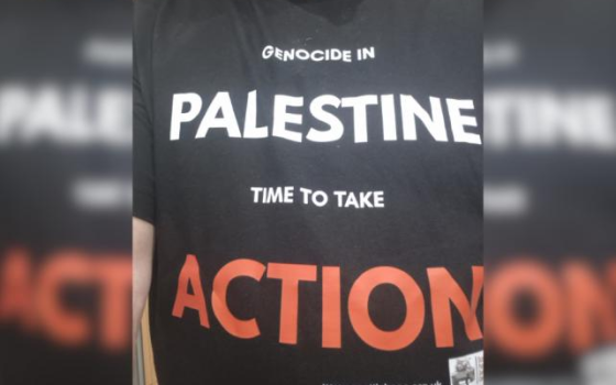 اتهام رجل خمسيني بالإرهاب بسبب قميص داعم لـ “حركة فلسطين”