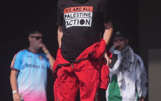 فرقة "نيكاب" تتضامن مع "حركة فلسطين" في مهرجان جلاستونبري