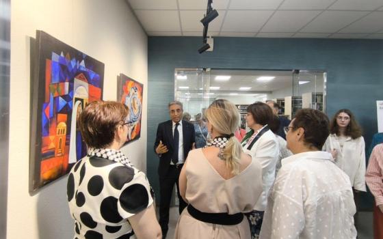 “البعيدة القريبة”.. معرض فني يجسد حضور فلسطين الثقافي في روسيا