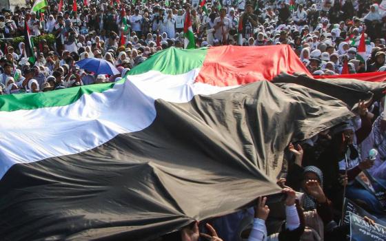 دعوات إندونيسية لحظر المنتجات الإسرائيلية وتصعيد المقاطعة الشعبية