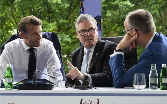 بريطانيا وفرنسا وألمانيا تطالب برفع الحصار عن غزة