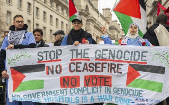 تدعم الصهاينة.. نقابة أطباء بريطانية تطالب بتعليق التعاون مع شركات أمريكية