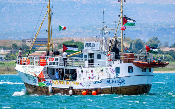 رغم التهديدات الإسرائيلية..  “حنظلة” في يومها الرابع بالإبحار نحو غزة