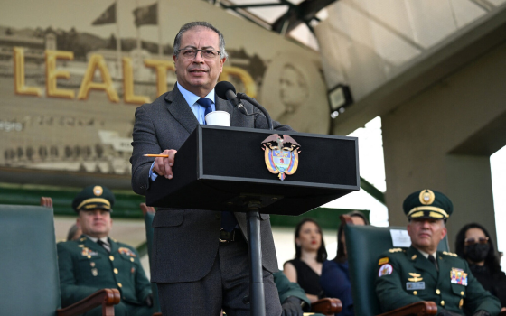 رئيس كولومبيا يدين شركتي فحم تخرقان حظر التصدير للاحتلال  