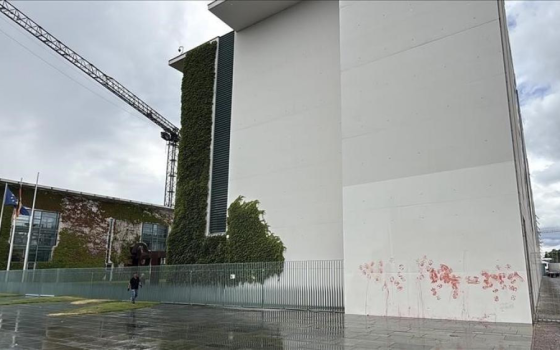 متورطة بالإبادة.. ناشطان يستهدفان مبنى رئاسة الوزراء في ألمانيا