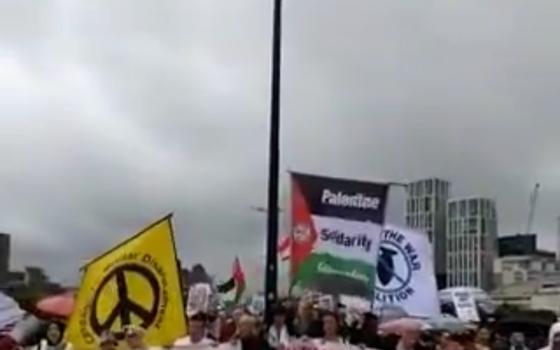 "أوقفوا تسليح إسرائيل".. مئات الآلاف في لندن يتظاهرون دعمًا لغزة
