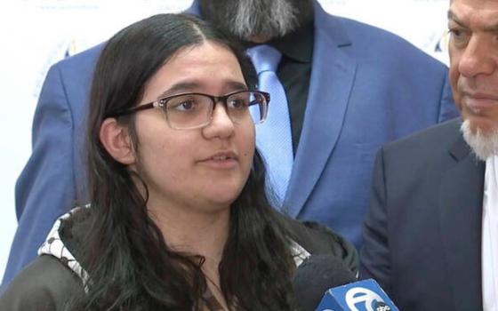 دعوى قضائية ضد معلمة قمعت طالبة داعمة لغزة