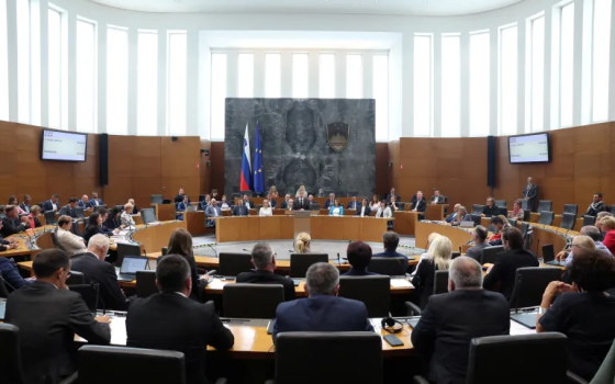 خطوة تاريخية سلوفينيا أول دولة أوروبية تحظر تجارة الأسلحة مع "إسرائيل"