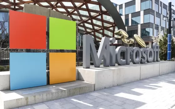 تنديدًا بتواطؤها ..تجدد الاحتجاجات أمام "مايكروسوفت"واعتقال ١٨ متضامنًا