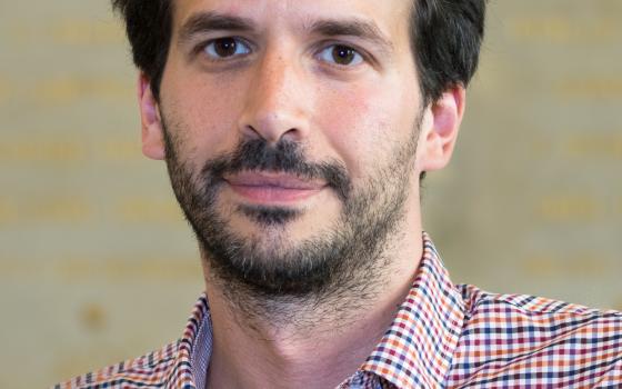 مواجهة الإبادة الجماعية تتطلب وعيًا إنسانيًا، وأن الصمت يشكل شراكة في الجريمة. باستيان لاشوو، نائب فرنسي