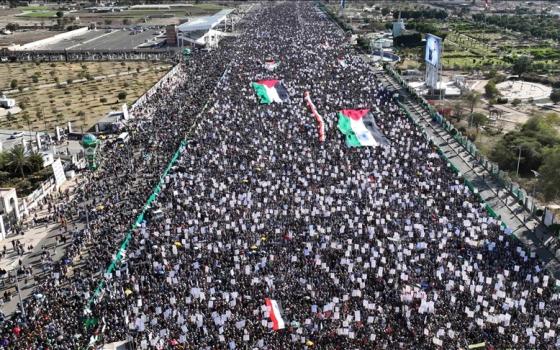 "أوقفوا التجويع والإبادة" تظاهرات حاشدة في اليمن وموريتانيا نصرًة لغزة