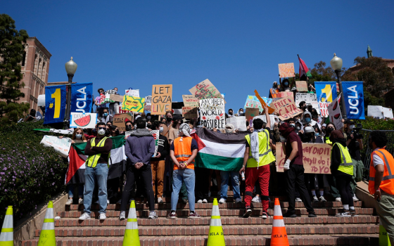 بسبب المخيمات التضامنية.. تعليق منح لجامعة كاليفورنيا بتهمة “معاداة السامية”