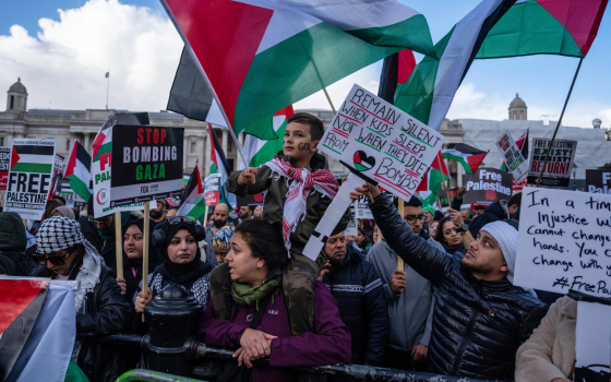 دعمت فلسطين..بريطانية ترفع دعوى ضد الشرطة بعد تهديدها بالاعتقال