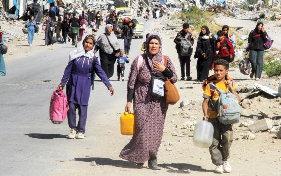 "الوضع في غزة يزداد سوءًا مع ارتفاع درجات الحرارة ونقص المياه، مما يضع حياة المدنيين في خطر ."  الأونروا  