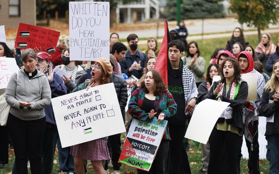 جامعة إنديانا تعاقب أستاذًا لأنه انتقد الاحتلال