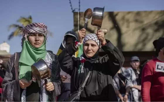 "متواطئة بالإبادة" اعتصام أمام السفارة الإماراتية في جنوب أفريقيا