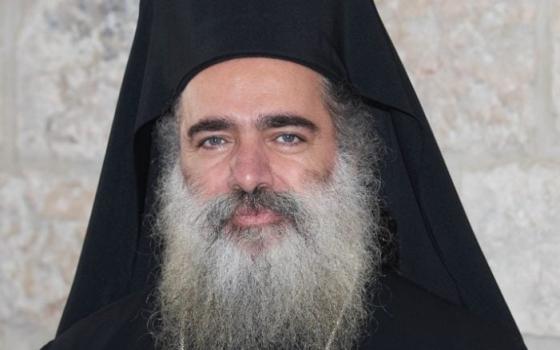 ندعو قداسة البابا، ورؤساء الكنائس المسيحية، ومشيخة الأزهر، وكل المرجعيات الدينية الإسلامية، للعمل فوراً على كسر الحصار عن قطاع غزة الأب عطا الله حنا، رئيس أساقفة الروم الأرثوذكس