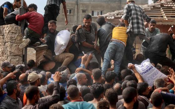 في ظل تجويع غزة أكثر من 100 منظمة تنتقد عرقلة الاحتلال للمساعدات