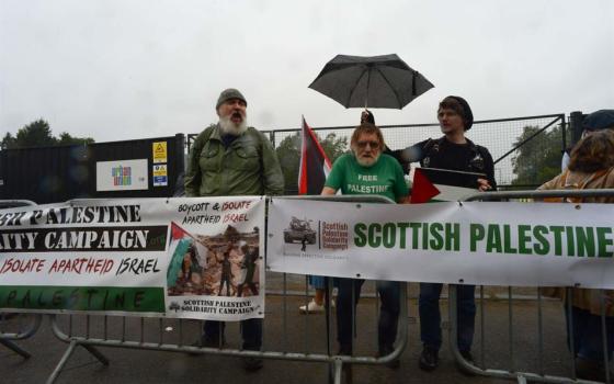 نقابات وجمعيات تطالب بإلغاء تجميد حساب "حملة التضامن مع فلسطين "  